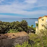 Coastal Bliss In Apartman *