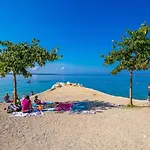 דירה Coastal Bliss In מאנדרה